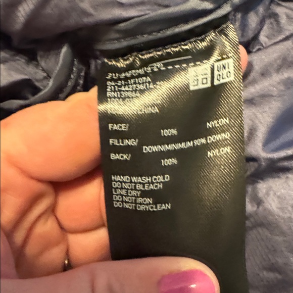 Uniqlo Packable Down Filled Jacket with Hood - Picture 3 of 4